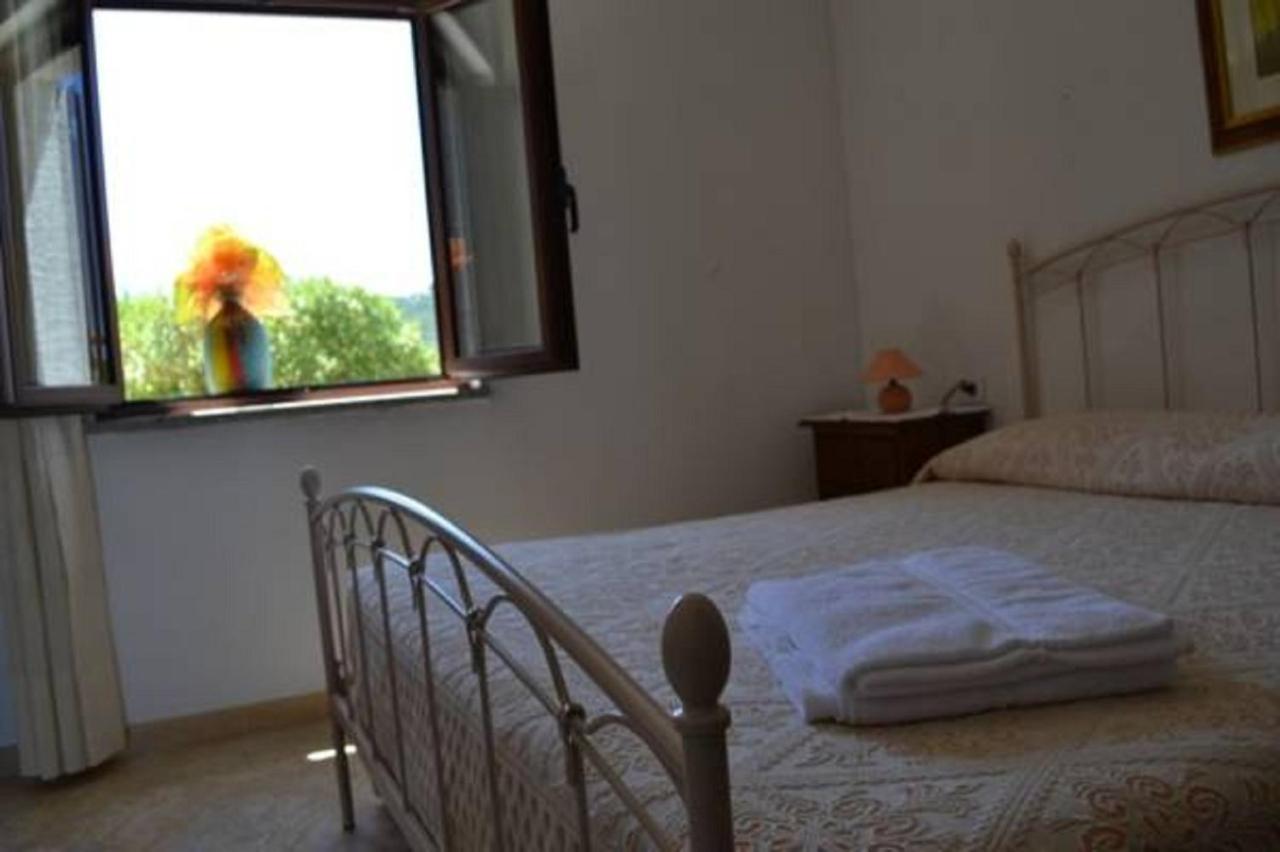 Agriturismo Lu Stabbiacciu อาเญ็นตู ภายนอก รูปภาพ