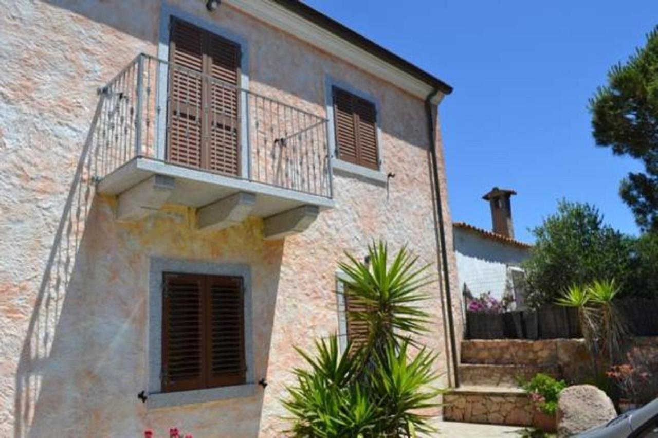Agriturismo Lu Stabbiacciu อาเญ็นตู ภายนอก รูปภาพ