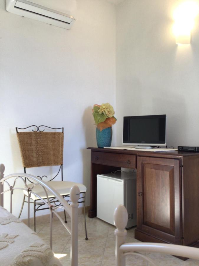 Agriturismo Lu Stabbiacciu อาเญ็นตู ภายนอก รูปภาพ