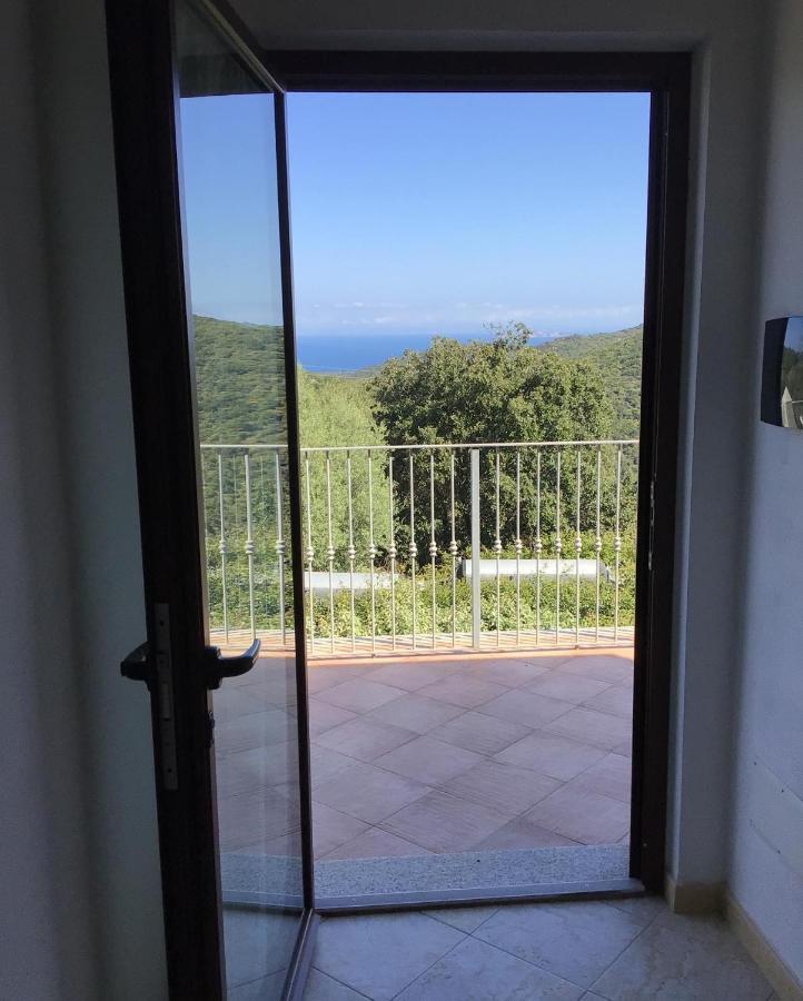 Agriturismo Lu Stabbiacciu อาเญ็นตู ภายนอก รูปภาพ
