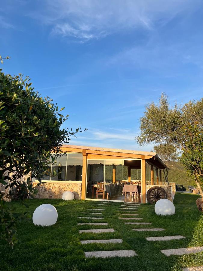 Agriturismo Lu Stabbiacciu อาเญ็นตู ภายนอก รูปภาพ